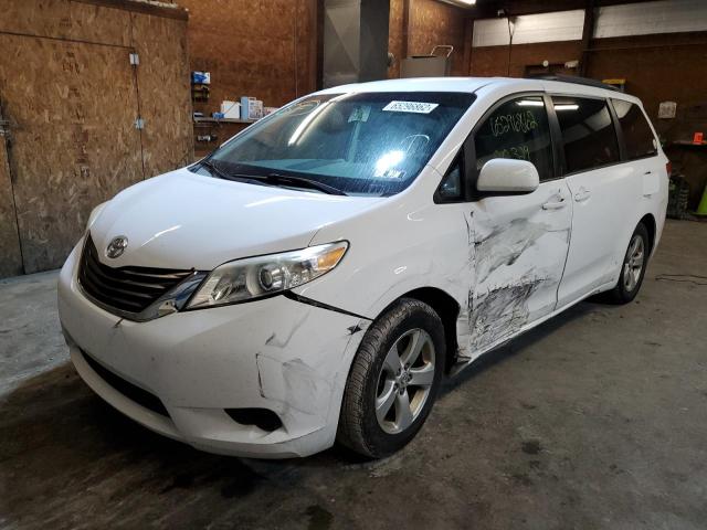 5TDKK3DC2DS296599 - 2013 TOYOTA SIENNA LE WHITE photo 2