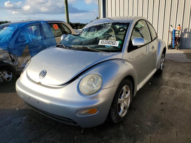 3VWBA21C7YM430950 - 2000 VOLKSWAGEN NEW BEETLE 银色 照片 2