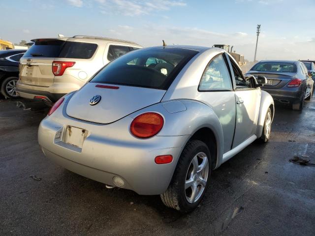 3VWBA21C7YM430950 - 2000 VOLKSWAGEN NEW BEETLE 银色 照片 4