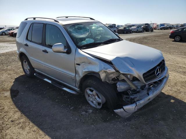 4JGAB54E6YA216373 - 2000 MERCEDES-BENZ ML 320 SILVER photo 1