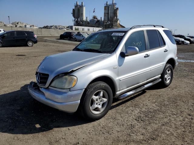 4JGAB54E6YA216373 - 2000 MERCEDES-BENZ ML 320 SILVER photo 2