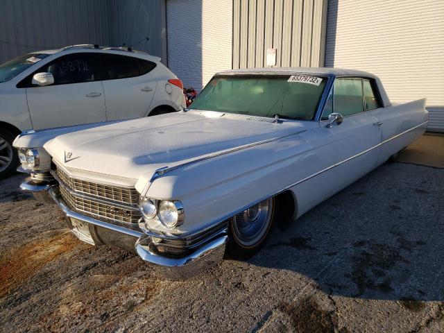 63J107597 - 1963 CADILLAC COUPE DEVI WHITE photo 2