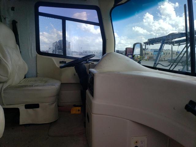 1RF12061612013820 - 2001 ROADMASTER RAIL DYANASTER WHITE photo 5