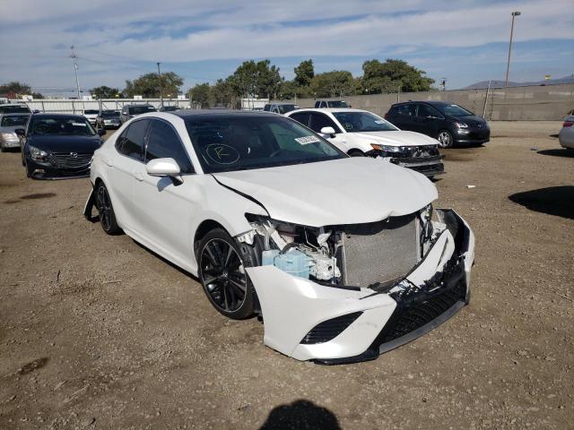 4T1BZ1HKXJU007845 - 2018 TOYOTA CAMRY XSE WHITE photo 9