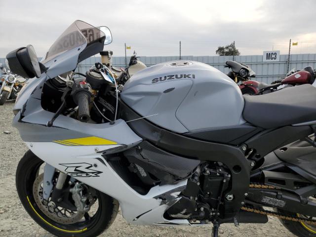 JS1GR7MA4N7101289 - 2022 SUZUKI GSX-R750 GRAY photo 9