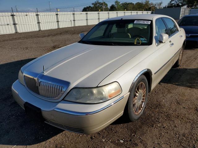 1LNHM82WX6Y606631 - 2006 LINCOLN TOWN CAR WHITE photo 2