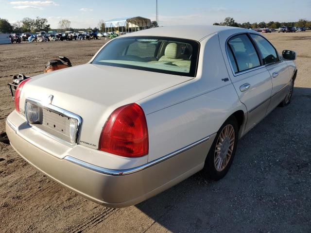 1LNHM82WX6Y606631 - 2006 LINCOLN TOWN CAR WHITE photo 4