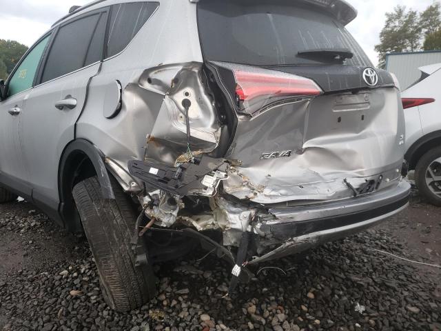 2T3JFREV3HW675702 - 2017 TOYOTA RAV4 SE SILVER photo 9