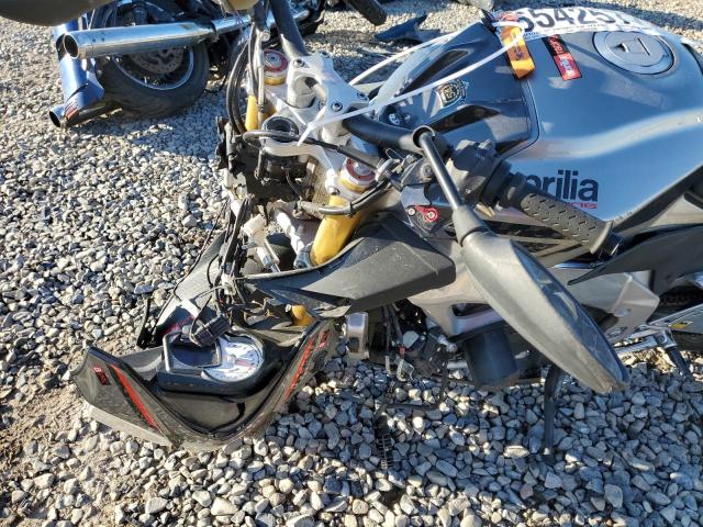 ZD4TYU00XGS000264 - 2016 APRILIA TUONO V4 1 GRAY photo 9