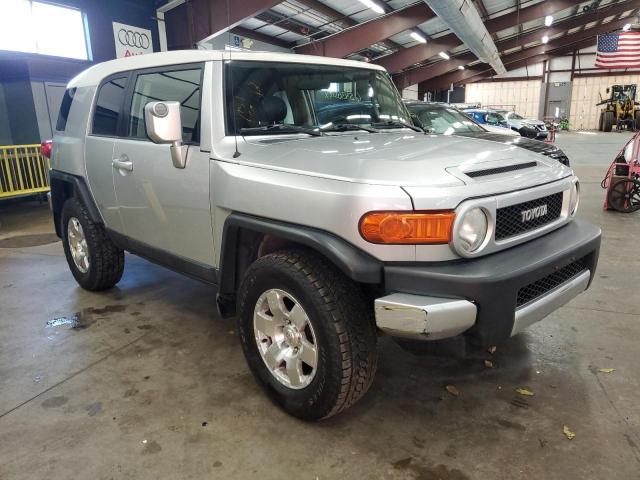 JTEBU11FX70095601 - 2007 TOYOTA FJ CRUISER SILVER photo 1