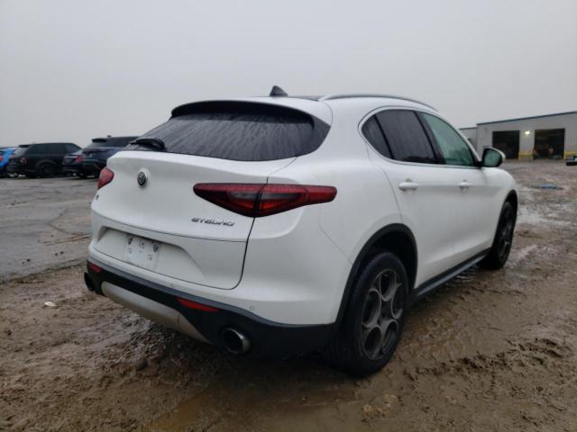 ZASFAKAN8J7B84052 - 2018 ALFA ROMEO STELVIO WHITE photo 4