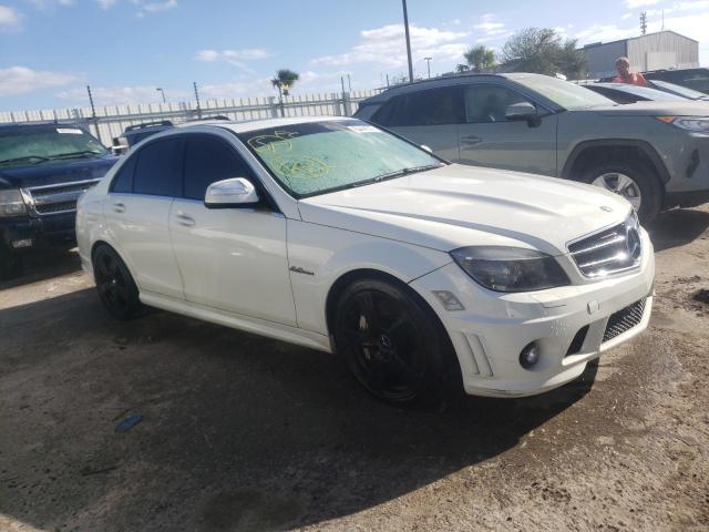 WDDGF77XX9F235322 - 2009 MERCEDES-BENZ C 63 AMG WHITE photo 4