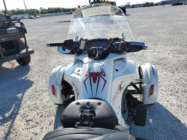 2BXREDD29HV001328 - 2017 CAN-AM SPYDER ROA WHITE photo 5