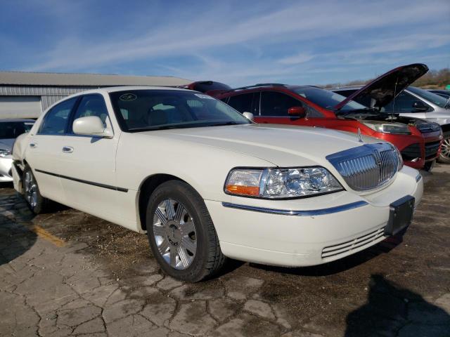 1LNHM83W24Y674921 - 2004 LINCOLN TOWN CAR U WHITE photo 1