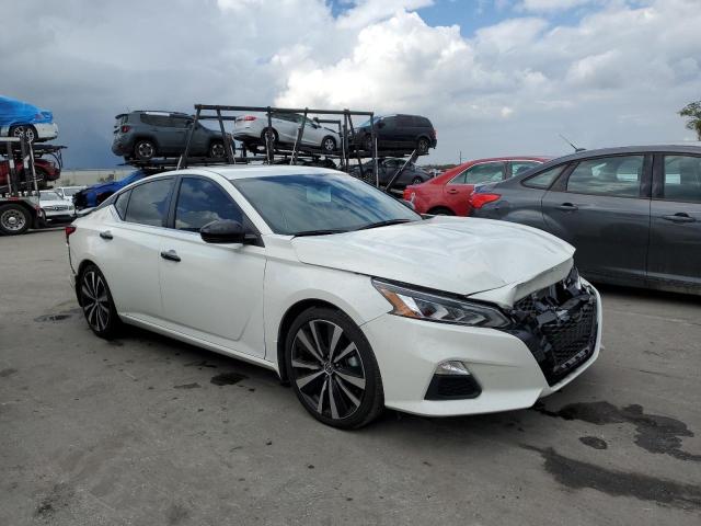 1N4AL4CV0MN363763 - 2021 NISSAN ALTIMA SR WHITE photo 1