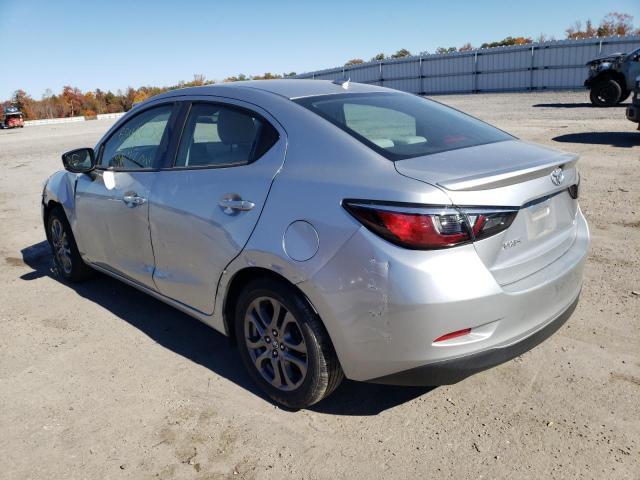 3MYDLBYV9KY510460 - 2019 TOYOTA YARIS L SILVER photo 3