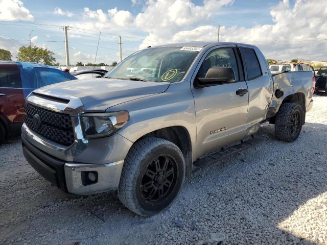 5TFRM5F14JX128372 - 2018 TOYOTA TUNDRA DOU SILVER photo 2