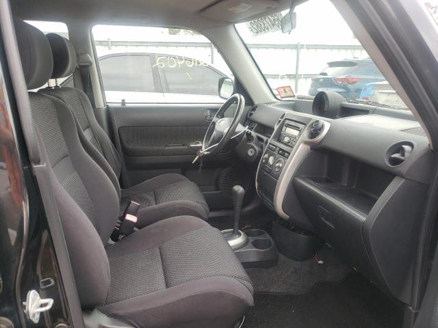 JTLKT324X40156977 - 2004 TOYOTA SCION XB შავი ფოტო 5