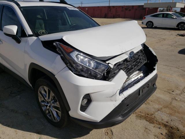 2T3C1RFV9LW073529 - 2020 TOYOTA RAV4 XLE P WHITE photo 9