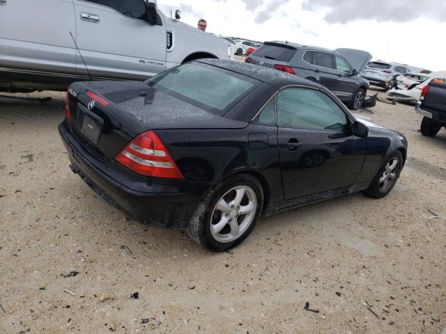 WDBKK65F24F305360 - 2004 MERCEDES-BENZ SLK 320 BLACK photo 4