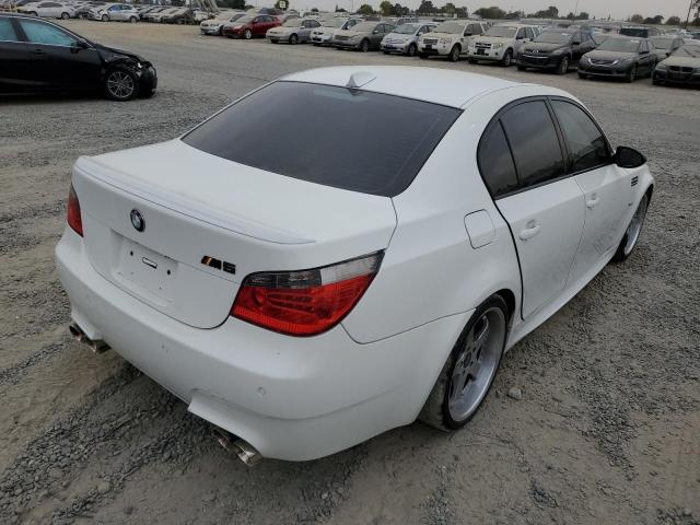 WBSNB935X6B581587 - 2006 BMW M5 WHITE photo 4