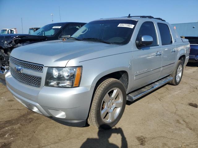 3GNTKGE76DG110114 - 2013 CHEVROLET AVALANCHE SILVER photo 2