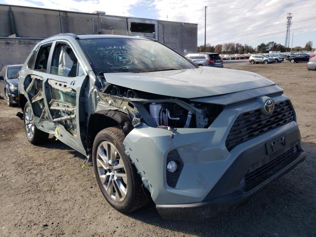 2T3A1RFVXMW232017 - 2021 TOYOTA RAV4 XLE P GRAY photo 1