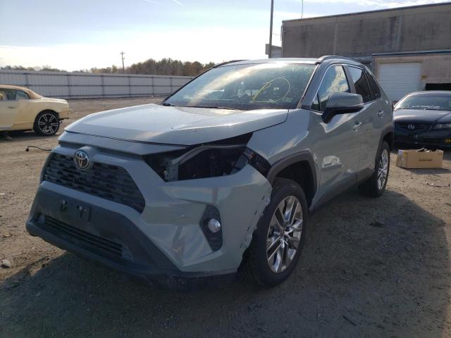 2T3A1RFVXMW232017 - 2021 TOYOTA RAV4 XLE P GRAY photo 2