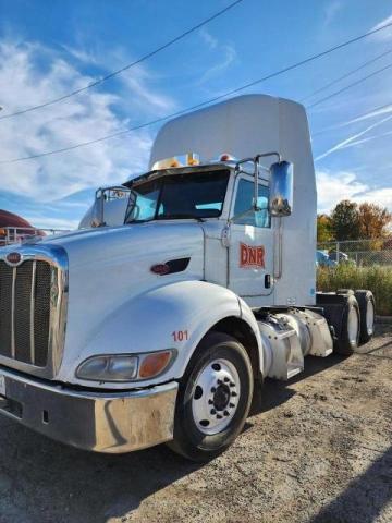 1XPVD79X9DD198965 - 2013 PETERBILT 384 WHITE photo 2