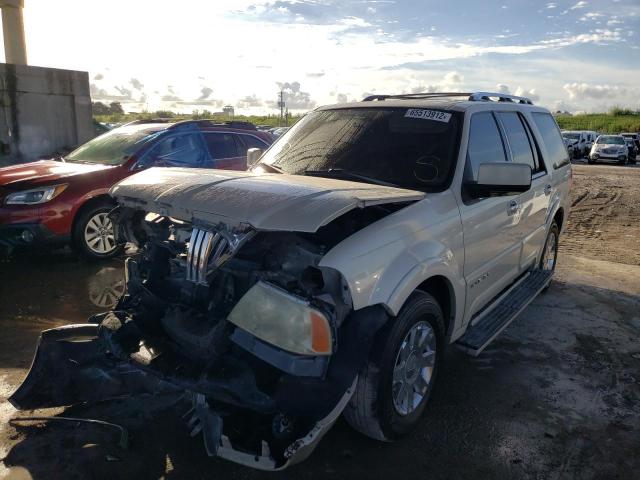 5LMFU27R64LJ38492 - 2004 LINCOLN NAVIGATOR 白色 照片 2