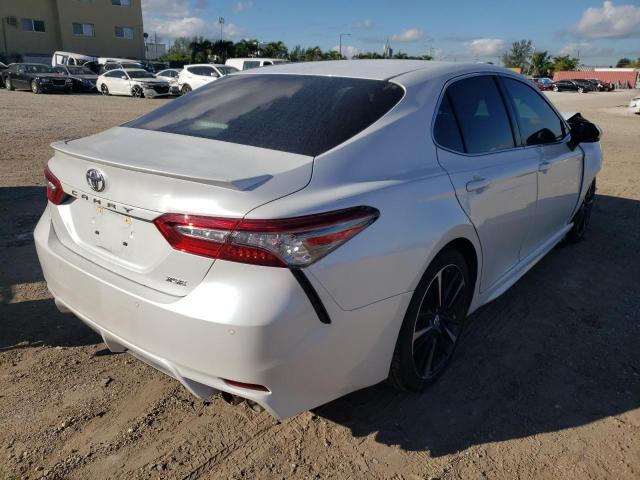 4T1B61HK4JU005209 - 2018 TOYOTA CAMRY XSE WHITE photo 4