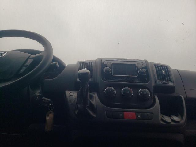 3C6TRVDG8LE111695 - 2020 RAM PROMASTER SILVER photo 9