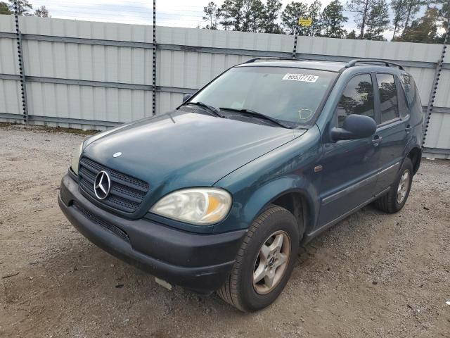 4JGAB54E0XA112346 - 1999 MERCEDES-BENZ ML 320 GREEN photo 2