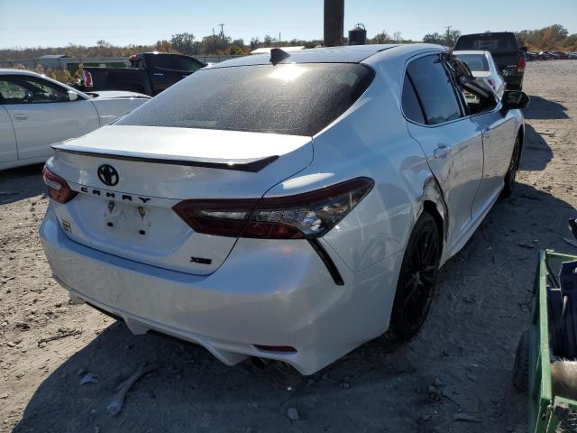 4T1K61AK9MU542589 - 2021 TOYOTA CAMRY XSE WHITE photo 4