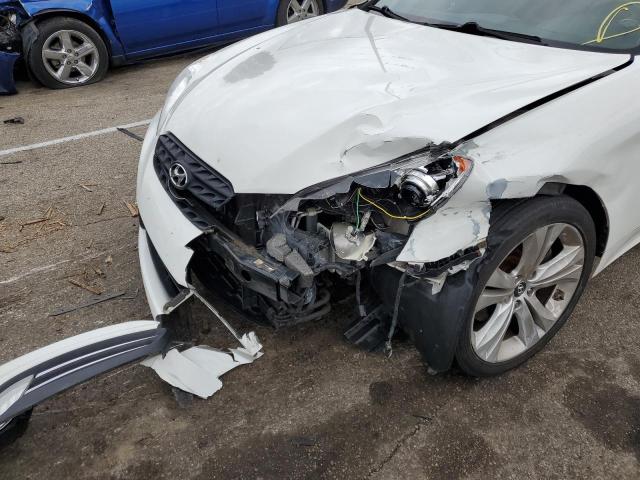 KMHHU6KH6BU060658 - 2011 HYUNDAI GENESIS CO WHITE photo 9