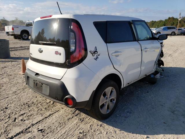 KNDJN2A20F7153432 - 2015 KIA SOUL WHITE photo 4