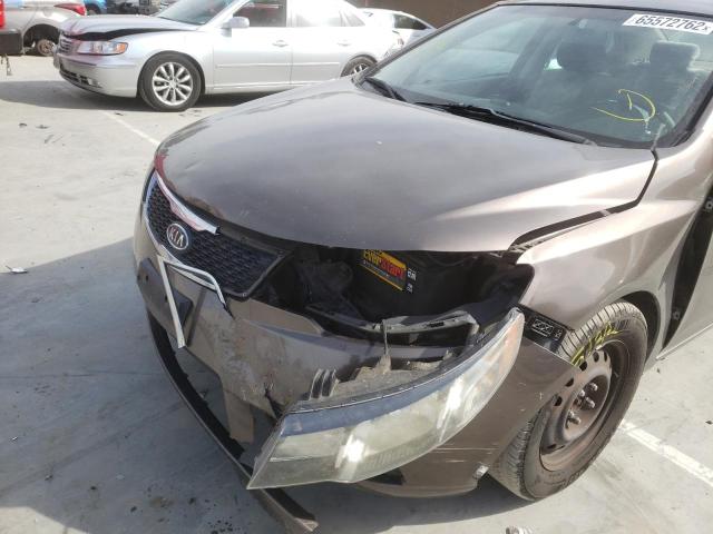 KNAFU4A2XD5690397 - 2013 KIA FORTE EX GRAY photo 9