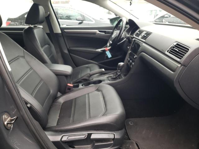 1VWDT7A34HC078251 - 2017 VOLKSWAGEN PASSAT R-L GRAY photo 5