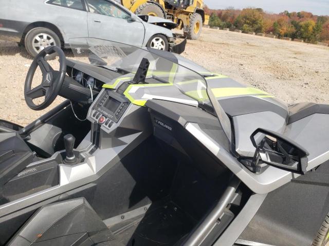 57XAAPFA8G7115514 - 2016 POLARIS SLINGSHOT SILVER photo 5