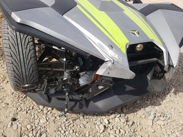 57XAAPFA8G7115514 - 2016 POLARIS SLINGSHOT SILVER photo 9