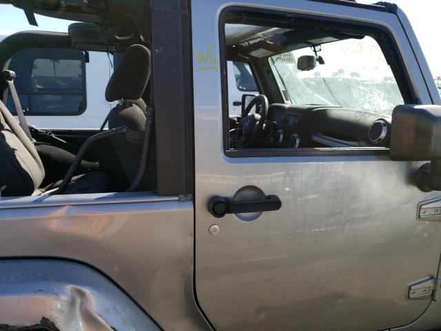 1C4AJWBG7HL549851 - 2017 JEEP WRANGLER S GRAY photo 9