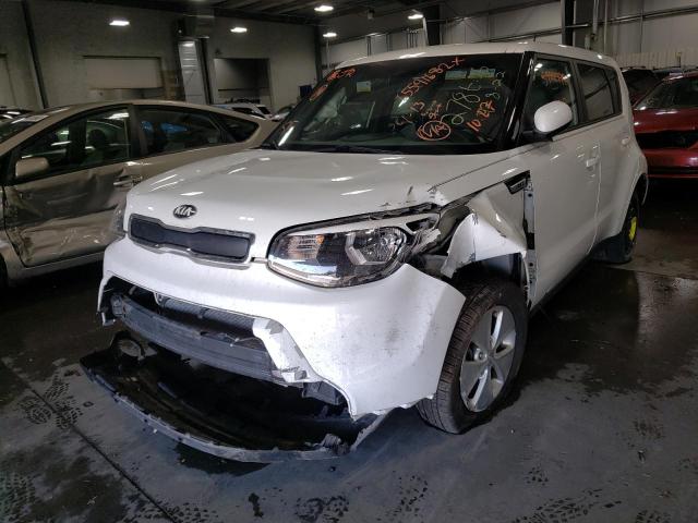 KNDJN2A25G7401868 - 2016 KIA SOUL WHITE photo 2