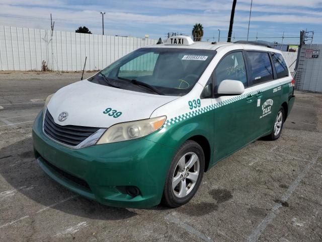 5TDKK3DC6BS115310 - 2011 TOYOTA SIENNA LE TWO TONE photo 2