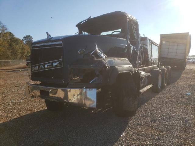 1M2AD38C2YW009697 - 2000 MACK 700 CL700 BLUE photo 2