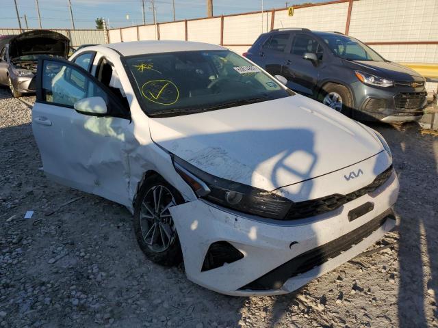 3KPF24AD4NE458135 - 2022 KIA FORTE FE WHITE photo 1