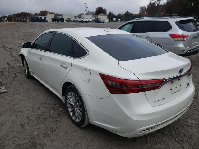 4T1BD1EB3JU063435 - 2018 TOYOTA AVALON HYB WHITE photo 3