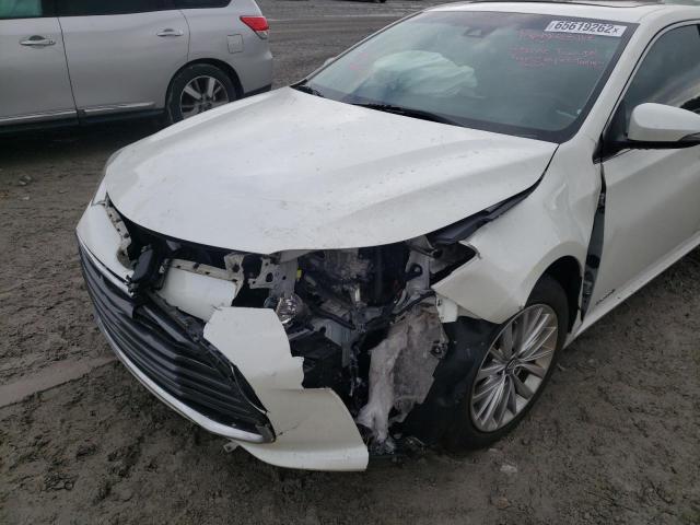 4T1BD1EB3JU063435 - 2018 TOYOTA AVALON HYB WHITE photo 9