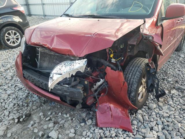 2A8HR54P68R115077 - 2008 CHRYSLER TOWN & COU RED photo 9