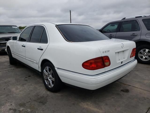 WDBJF65F6WA662251 - 1998 MERCEDES-BENZ E 320 WHITE photo 3