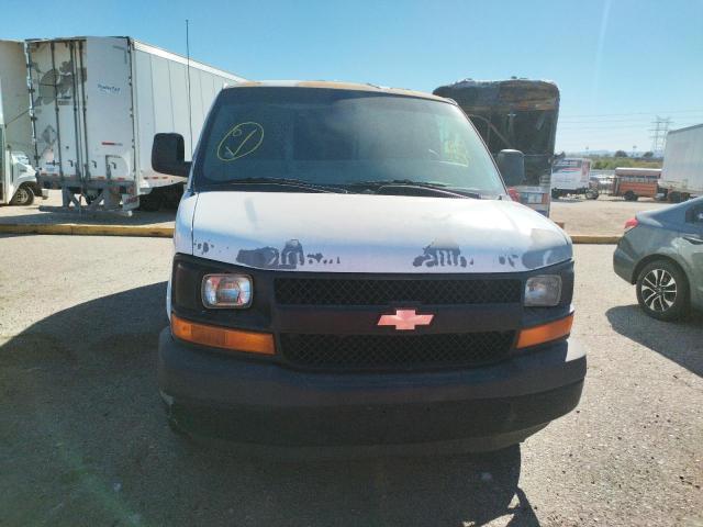 1GCEG15X141110813 - 2004 CHEVROLET EXPRESS G1 WHITE photo 9